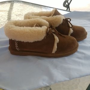 Women's bearpaw juliette style booties/ankle shoes size 9 new